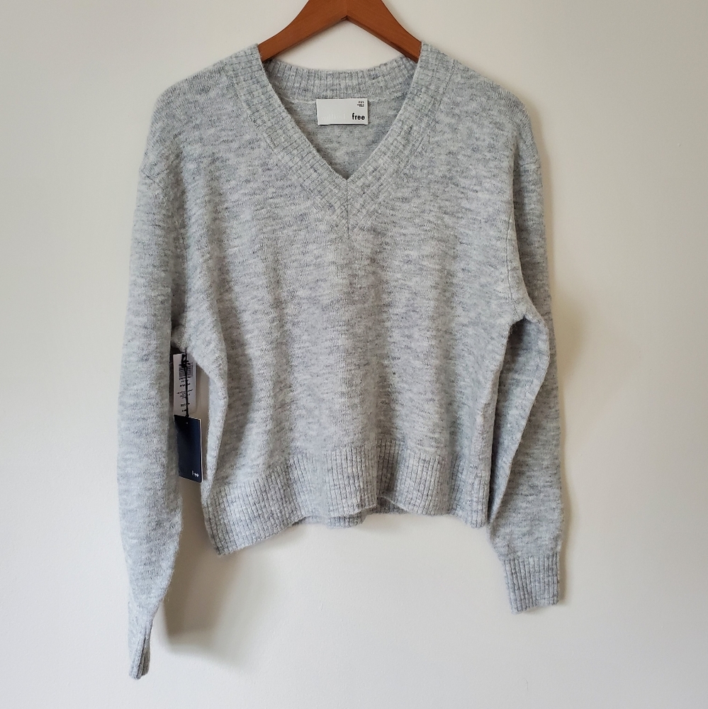 NWT Aritzia Wilfred Wool Blend Cropped V Neck Heather Grey Sweater